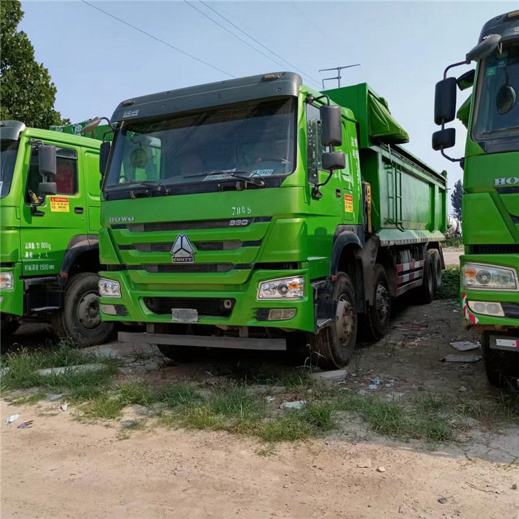 What is the working principle of a used tipper dump truck?